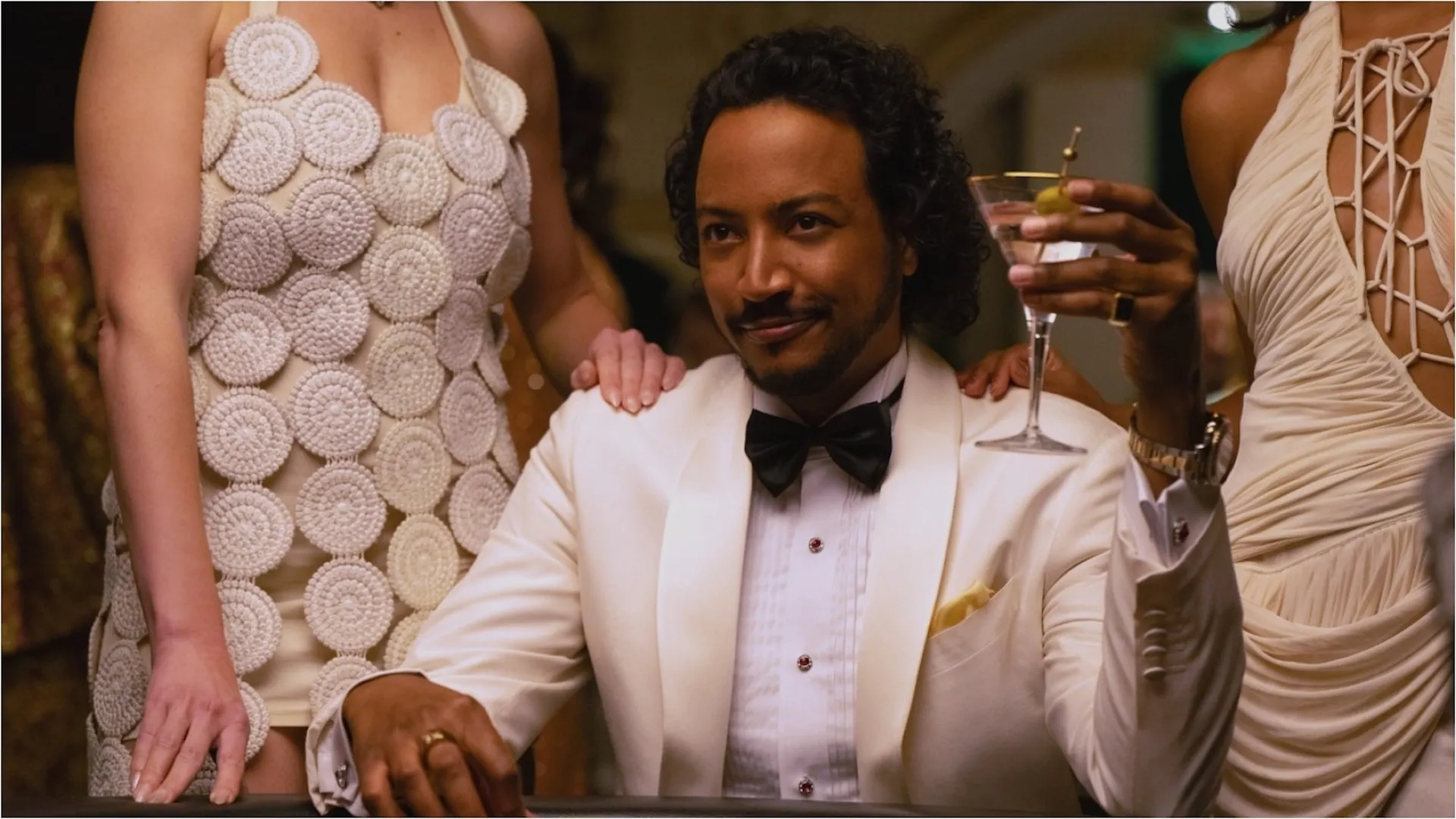 Samba Schutte in Pluribus Episode 6