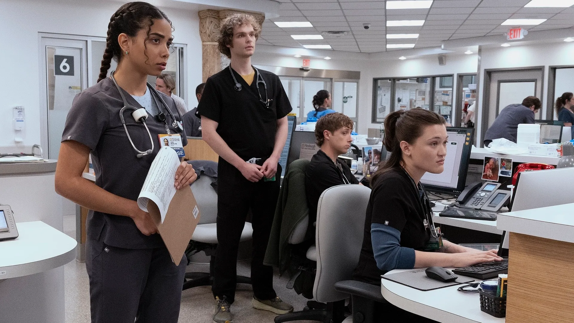 Revisión del episodio 4 de la temporada 2 de Pitt: Síndrome de la primera semana de julio