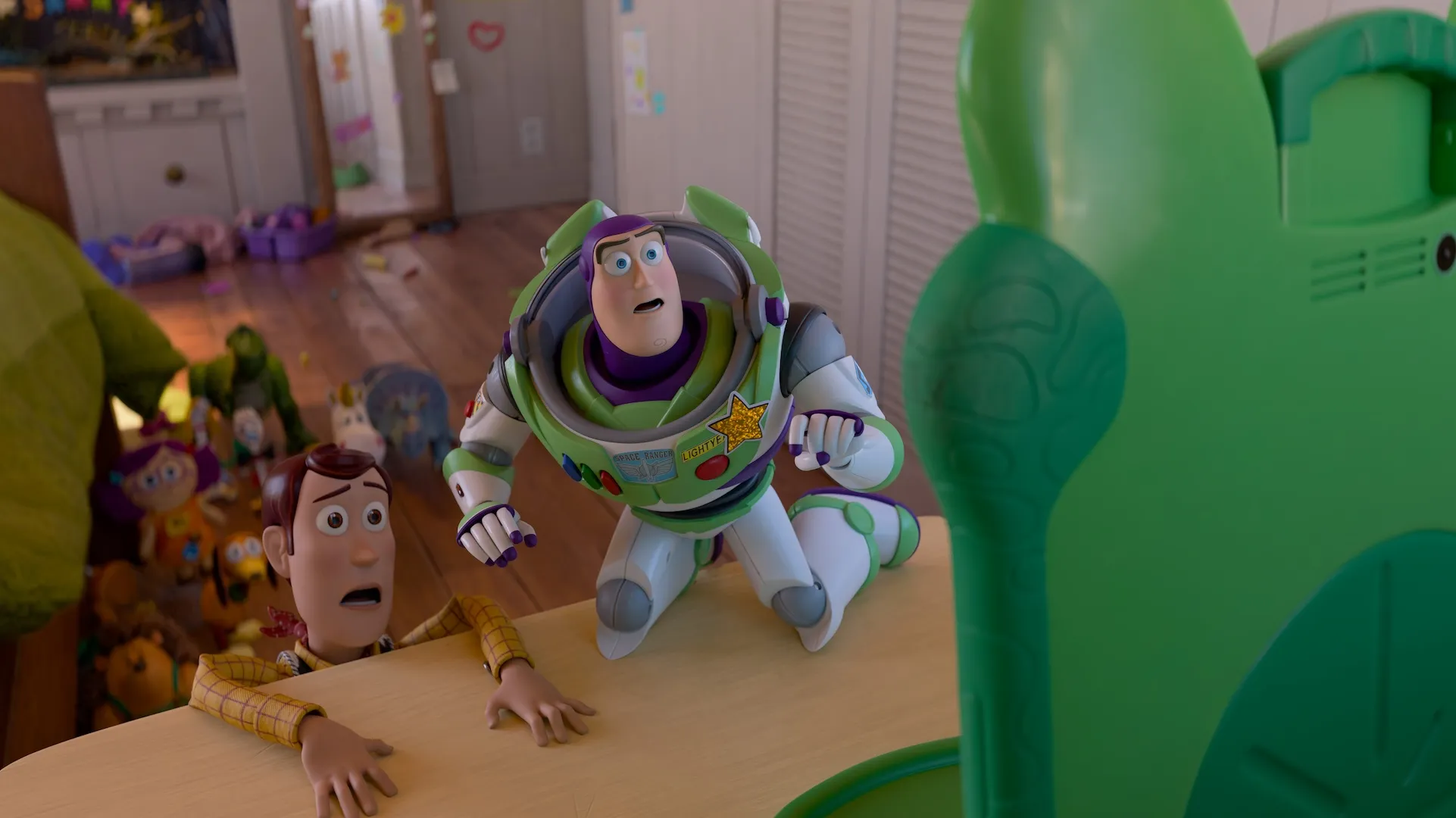 El tráiler de Toy Story 5 enfrenta una amenaza existencial para todos los juguetes