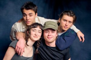 El director de Crash Land habla sobre la creación de un drama sobre la mayoría de edad inspirado en Jackass