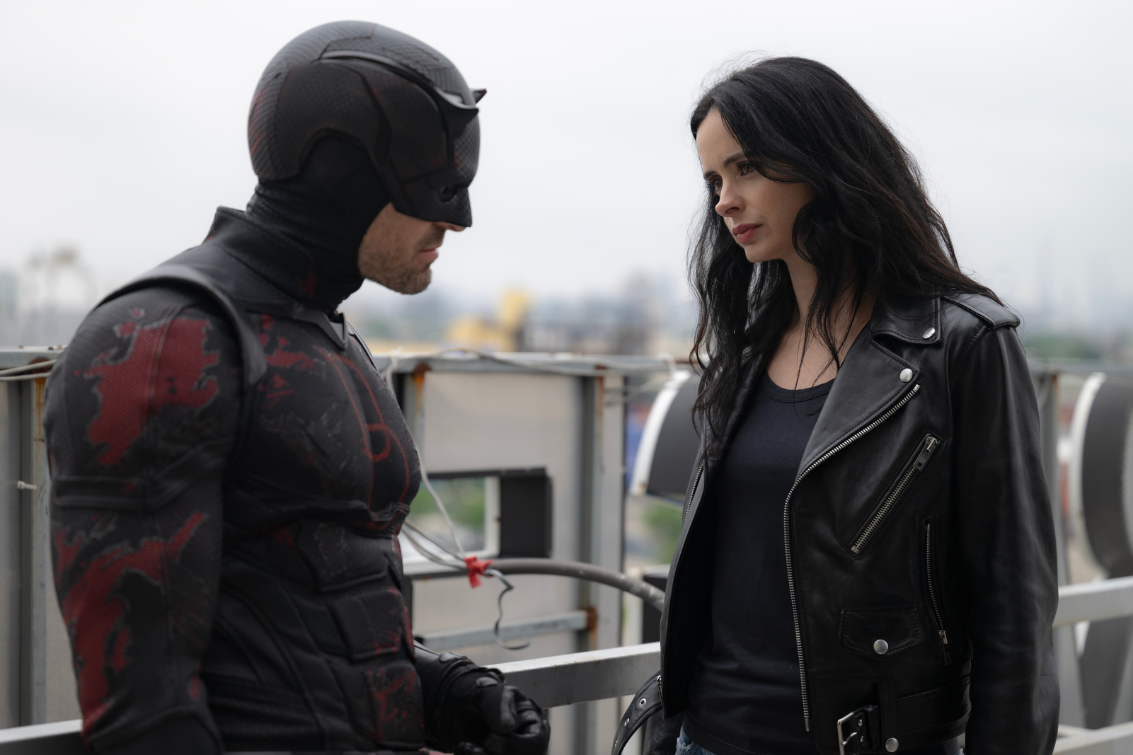 Matt Murdock/Daredevil (Charlie Cox) and Jessica Jones (Krysten Ritter) in Marvel Television
