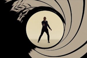 Soderbergh revela un plan descabellado para dividir a James Bond en dos universos