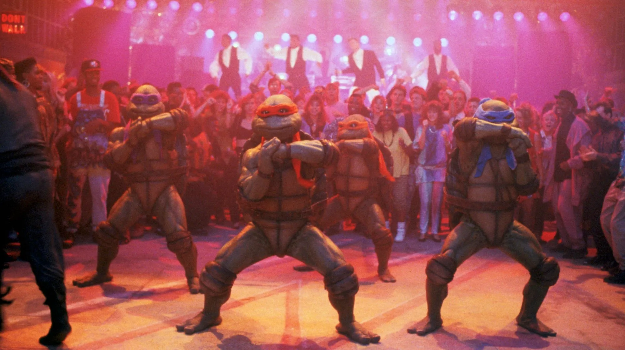 Teenage Mutant Ninja Turtles II es una película tonta de superhéroes para niños, y eso todavía está bien