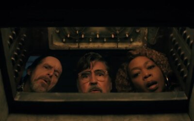 Tráiler de The Boroughs: A las personas mayores también les suceden cosas más extrañas