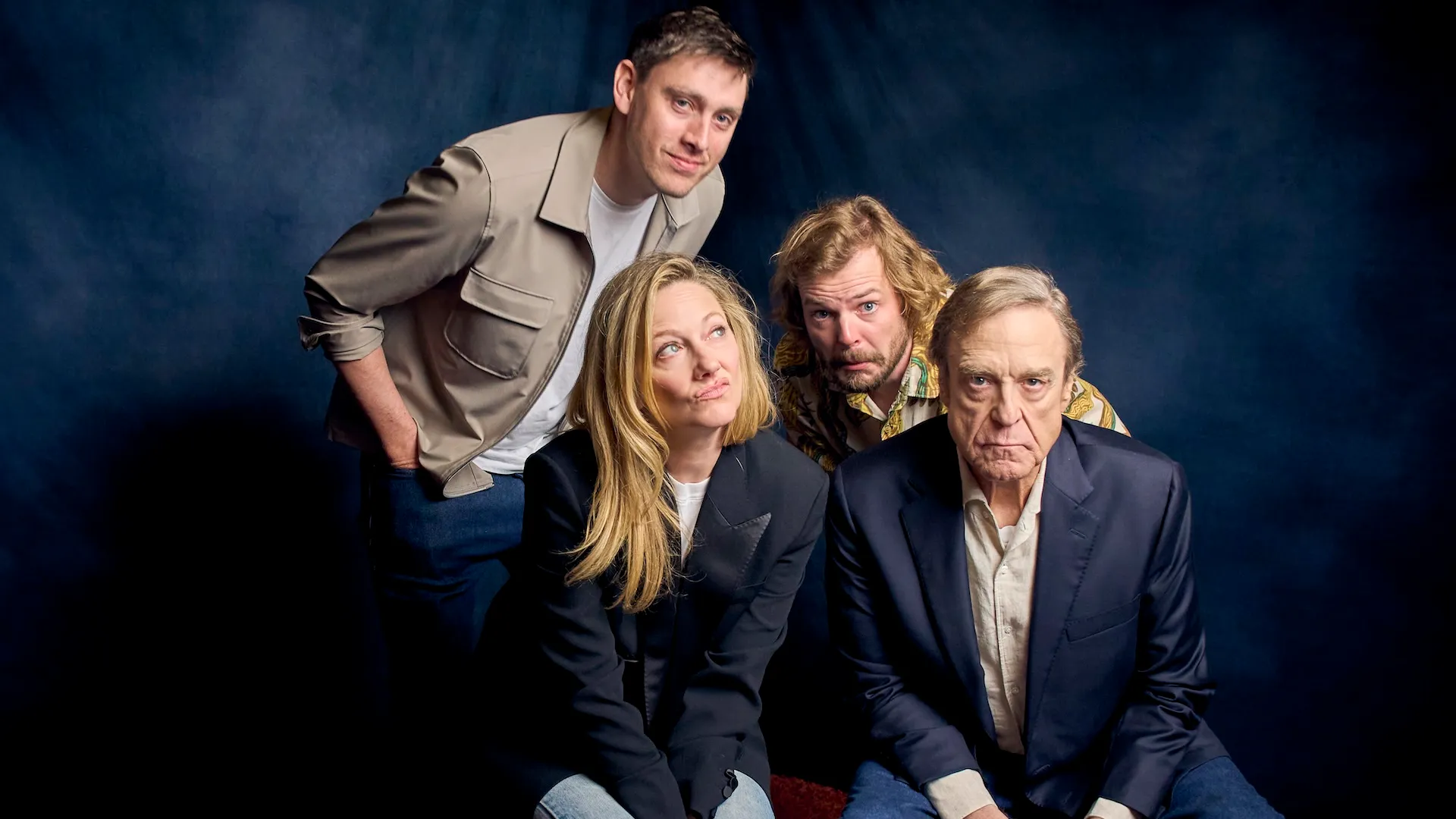 El elenco y los creadores de Chili Finger convierten noticias de la vida real en comedia negra