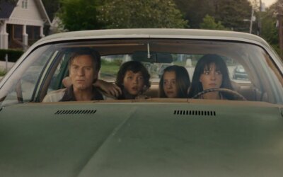 Anne Hathaway y Ewan McGregor luchan contra dinosaurios en una película que NO ES Jurassic Park