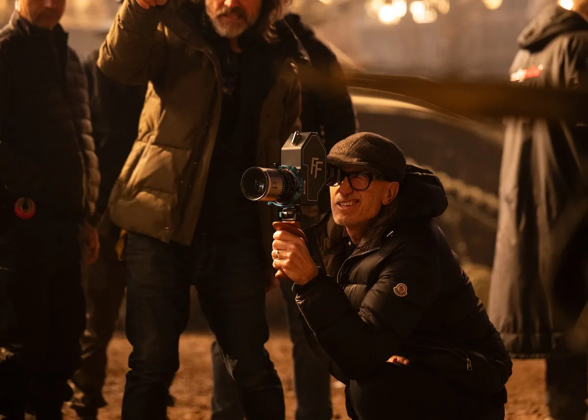Craig Gillespie directing Supergirl