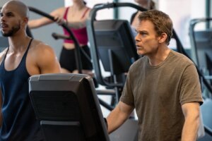 Michael C. Hall habla sobre la crisis de la mediana edad de Dexter en la temporada 2 de Resurrection