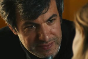 Puedes verlo todo: Nathan Fiedler desaparece en el espejo de Elizabeth Holmes
