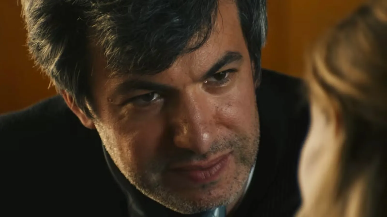 Puedes verlo todo: Nathan Fiedler desaparece en el espejo de Elizabeth Holmes